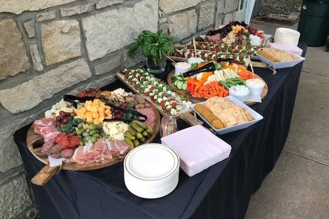 Starter buffets with meats and veggies