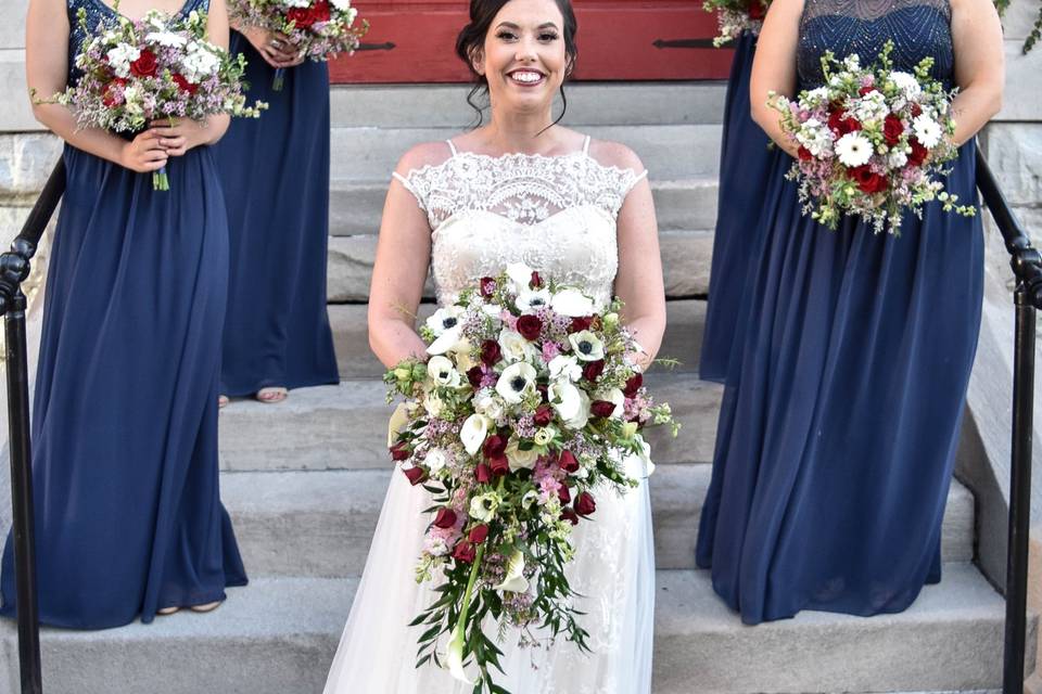 The bride with her bridesmaids (Perfect Prints Photography)