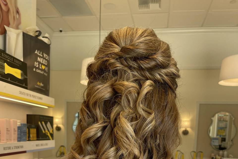 Drybar signature Half-Uptini