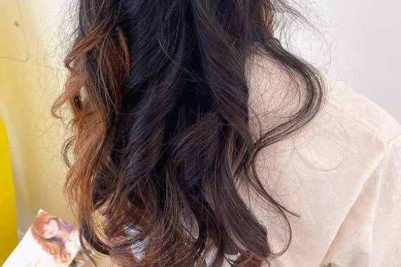 Loose waves with piecy texture