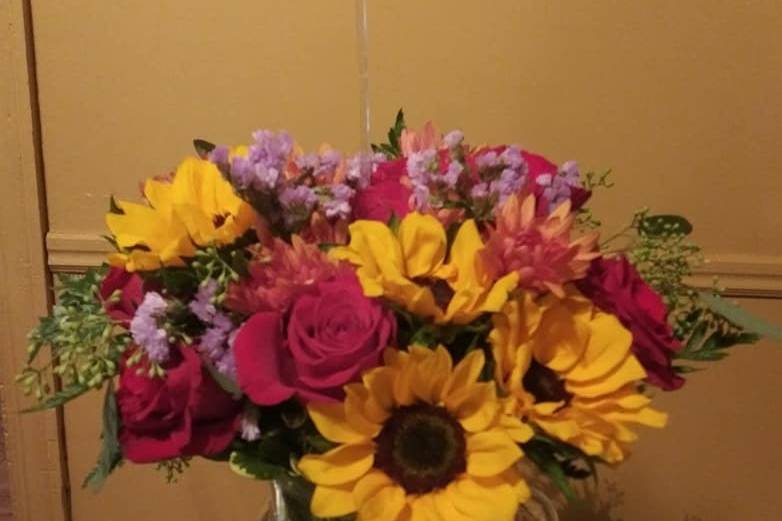 Mom mom's flowers & event planning llc