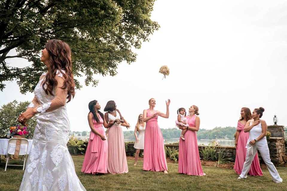 Throwing bouquet