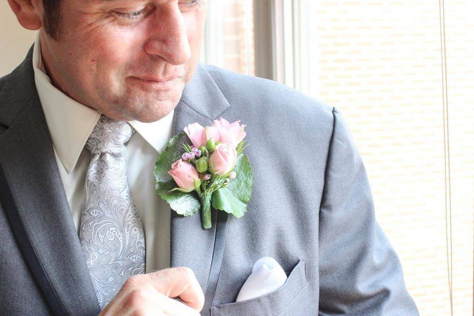 Wedding party boutonniere