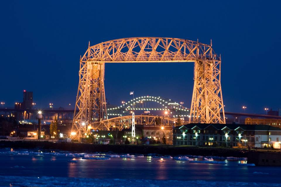 Night view of the Aerial Lift Bridge and Canal Park