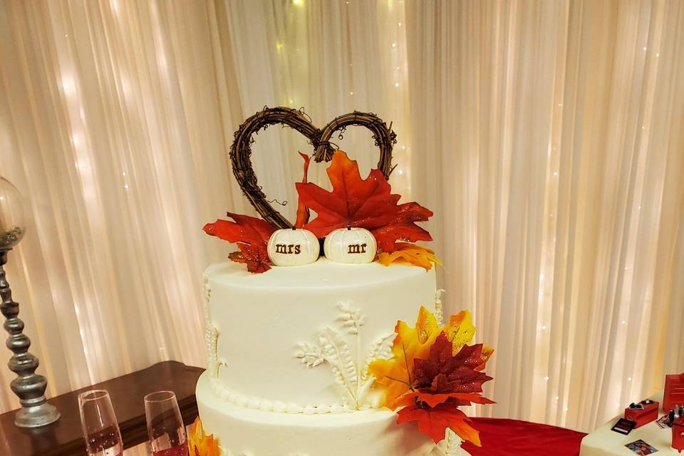 Fall wheat piped cake