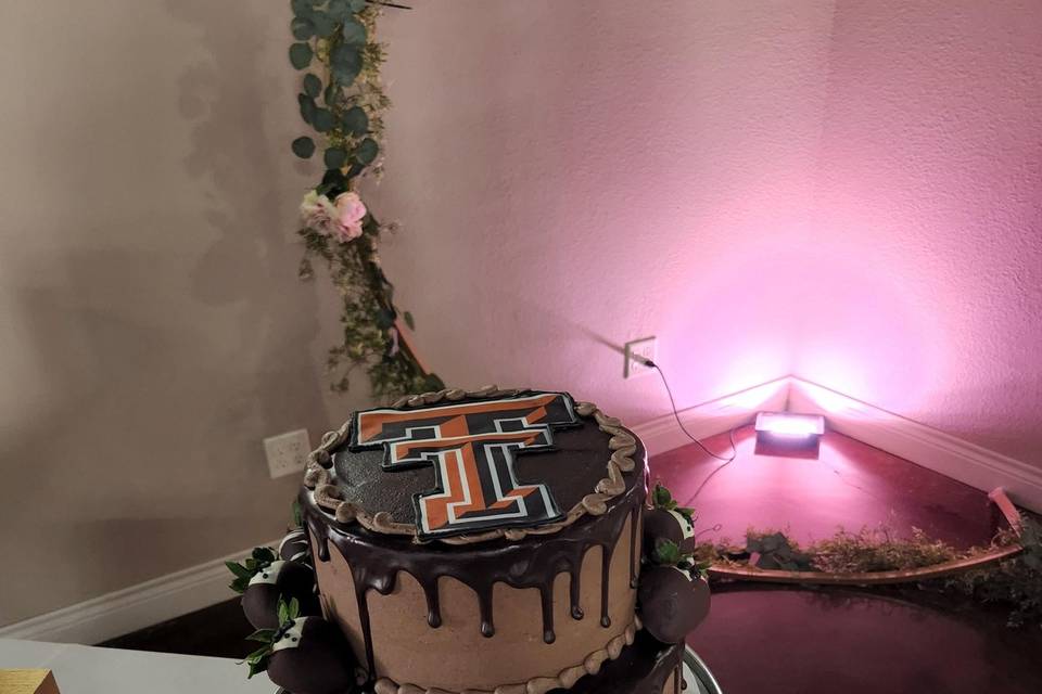 Texas Tech Grooms drip cake