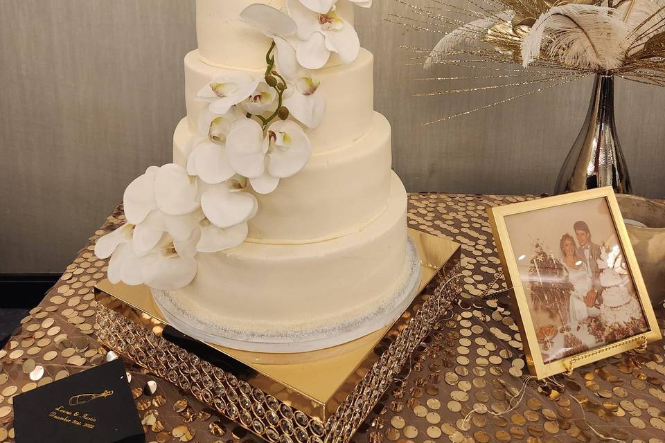 5 Tier smooth iced