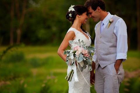 Newlyweds enjoy the gardens