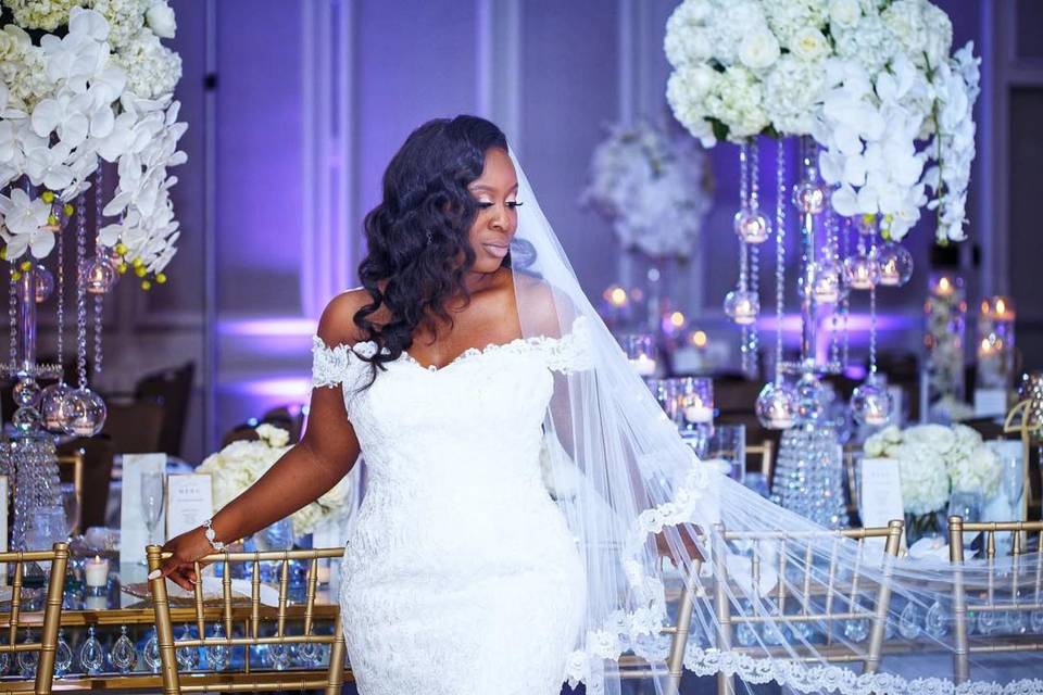 Bride enjoying her guests estate table