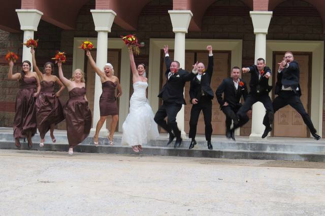 The couple with their bridesmaids and groomsmen