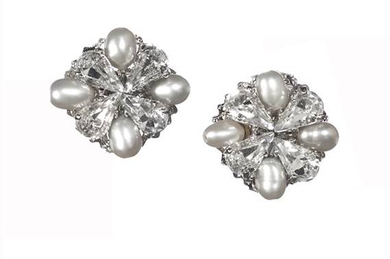 Grace Pearl Stud<br>Stud earring made from blush freshwater pearls and SWAROVSKI ELEMENTS.