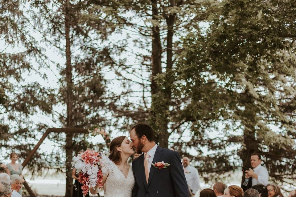 Aisle kiss