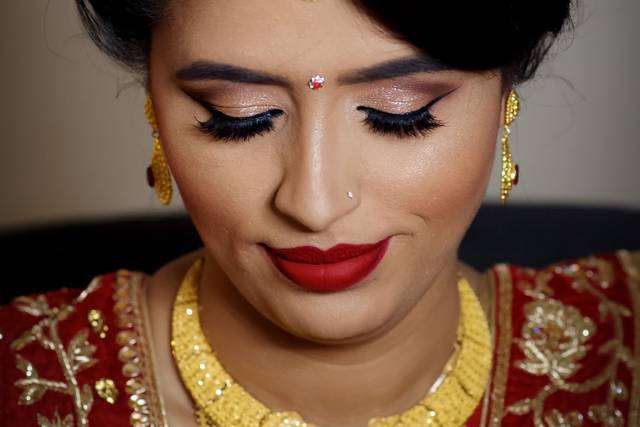 Red Banarasi Saree Outfit | Red lips makeup look, Outfits, Matching outfits
