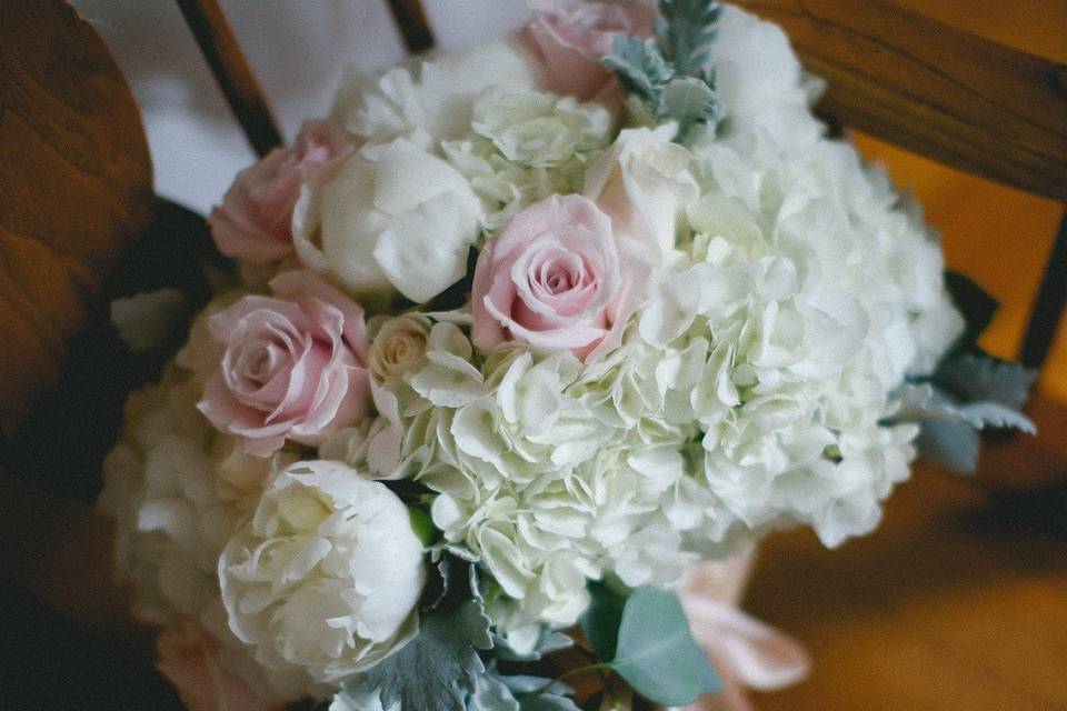 Pink and white bouquet