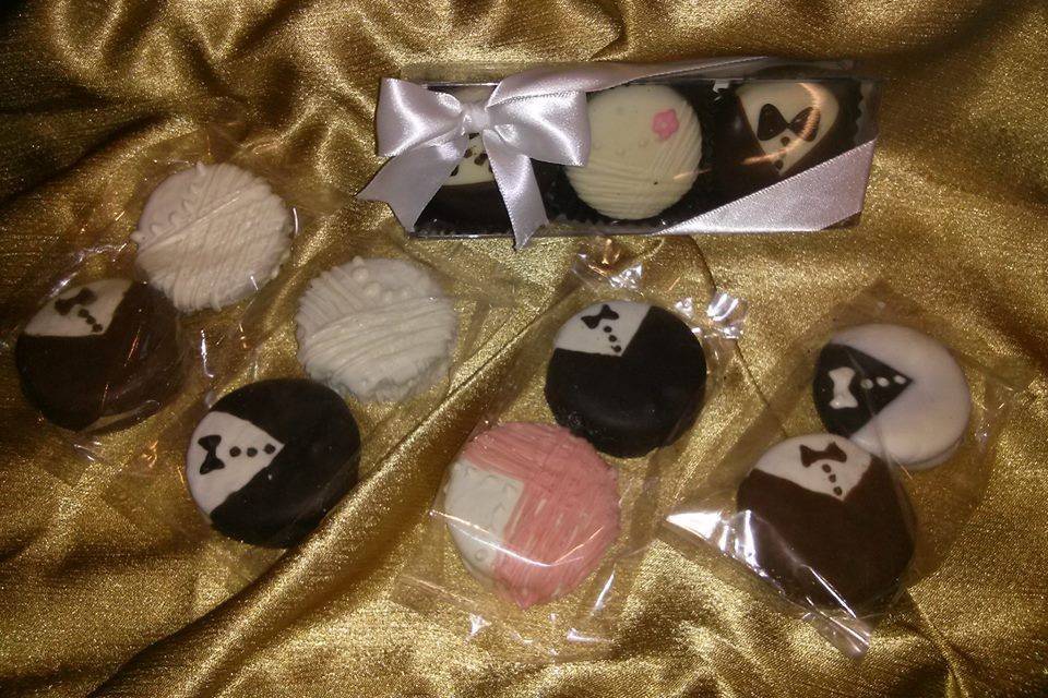 Our hand-dipped and decorated Bride & Groom oreos would make great favors - each guest could receive the 
