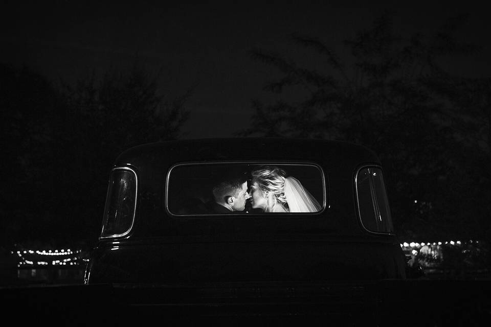 Kiss in car