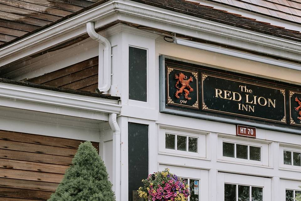 The Red Lion Inn and Barn