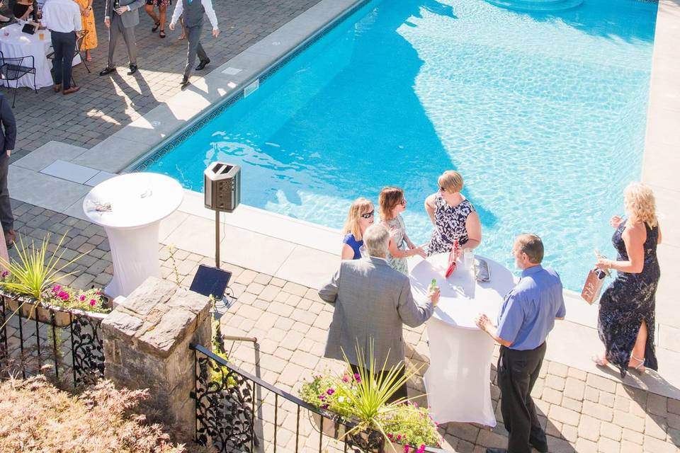 A poolside cocktail hour