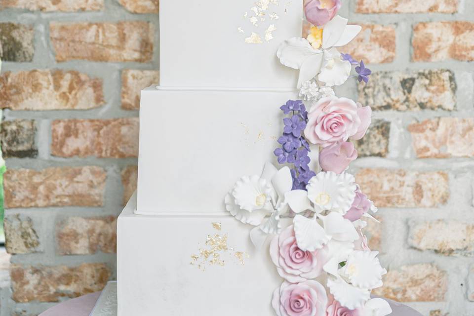 Minimalist floral cake