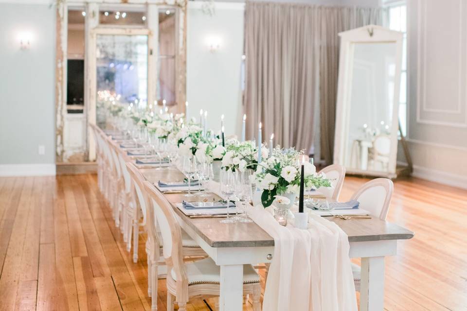 Intimate indoor reception