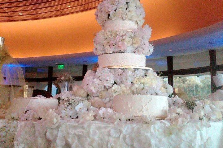 Ghiselani Designer Wedding Cakes