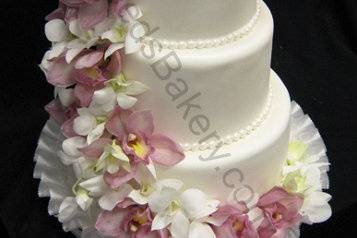 White wedding cake with pink flowers