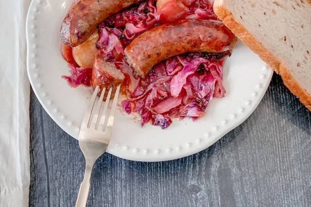 Braised Cabbage Bratwurst