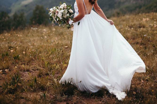 Bride with bouquet in hand | Photo by Cassie Rosch