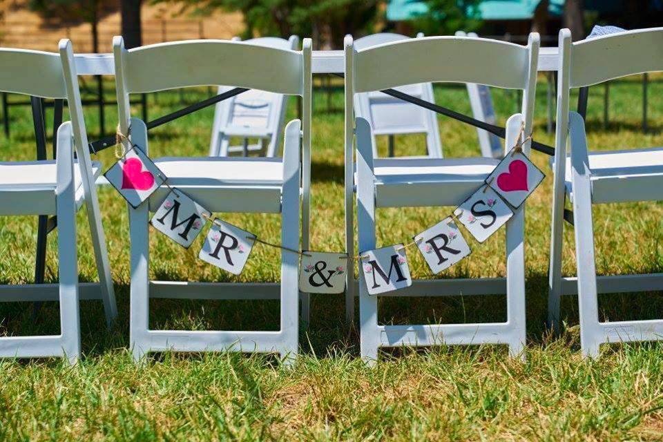 Mr and Mrs signage