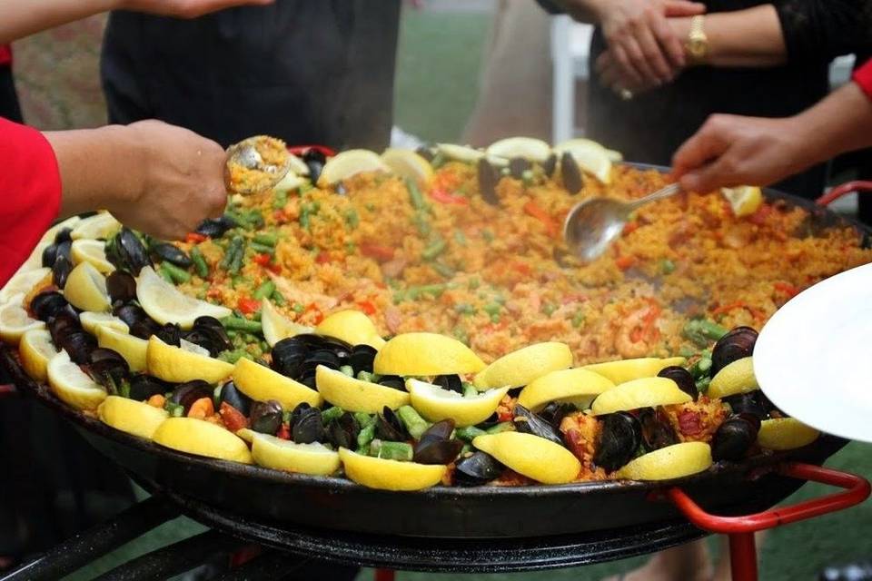 Big Pans & Paellas - Choc N Hog Catering