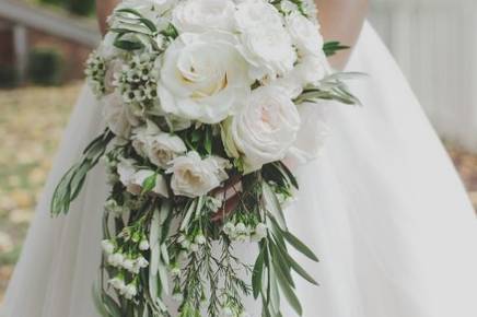 Brides hand tie bouquet