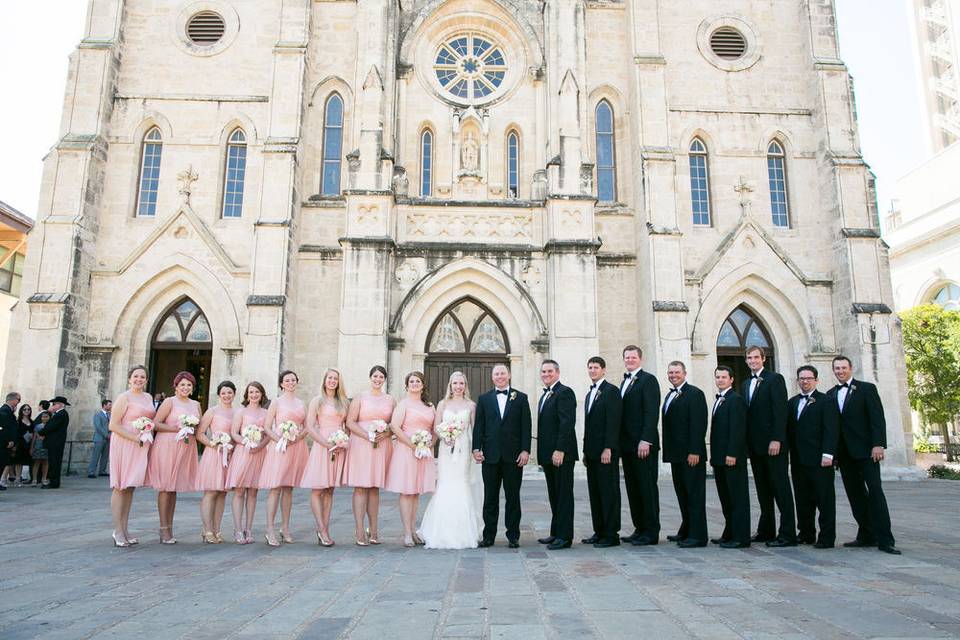 The couple with the bridesmaids and groomsmen