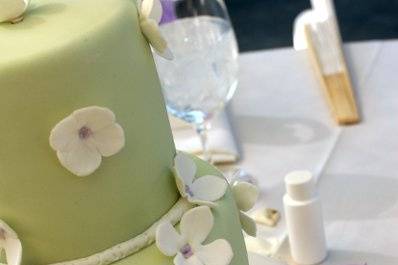 Table Top Cake - Photo: Deb Laver Studios