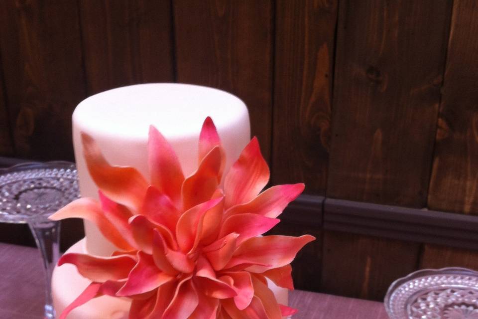 Cake with gumpaste dahlias