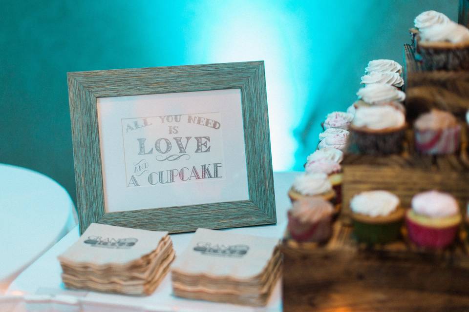 Cupcake Display@ Brooke Alaina Photography