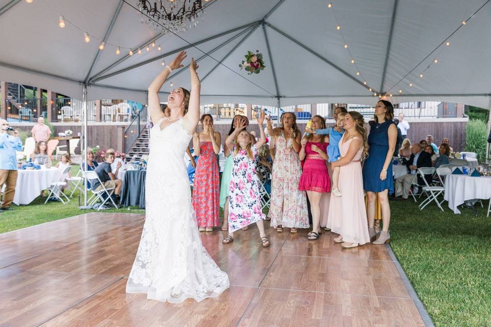 Bouquet toss