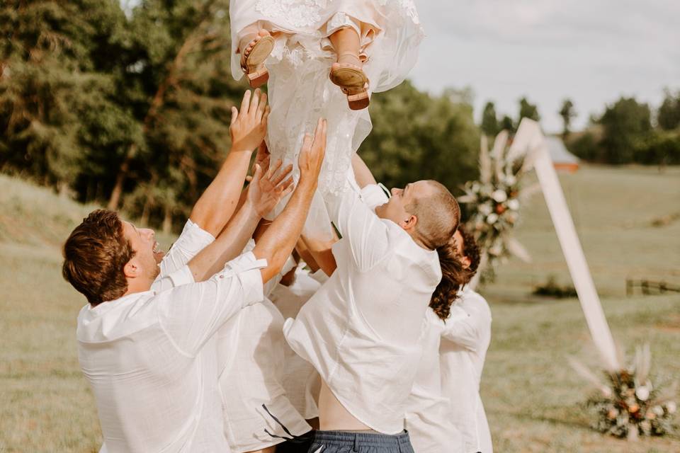 Bride basket toss