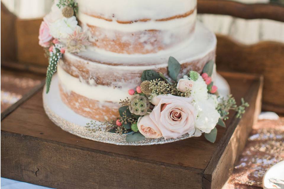 Semi naked cake