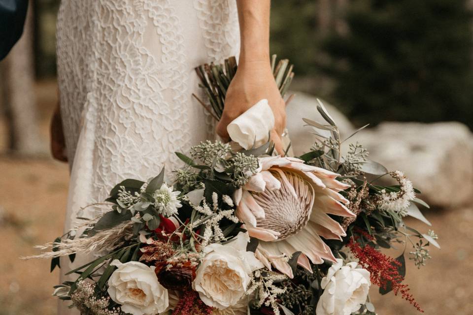 White vintage bride's bouquet