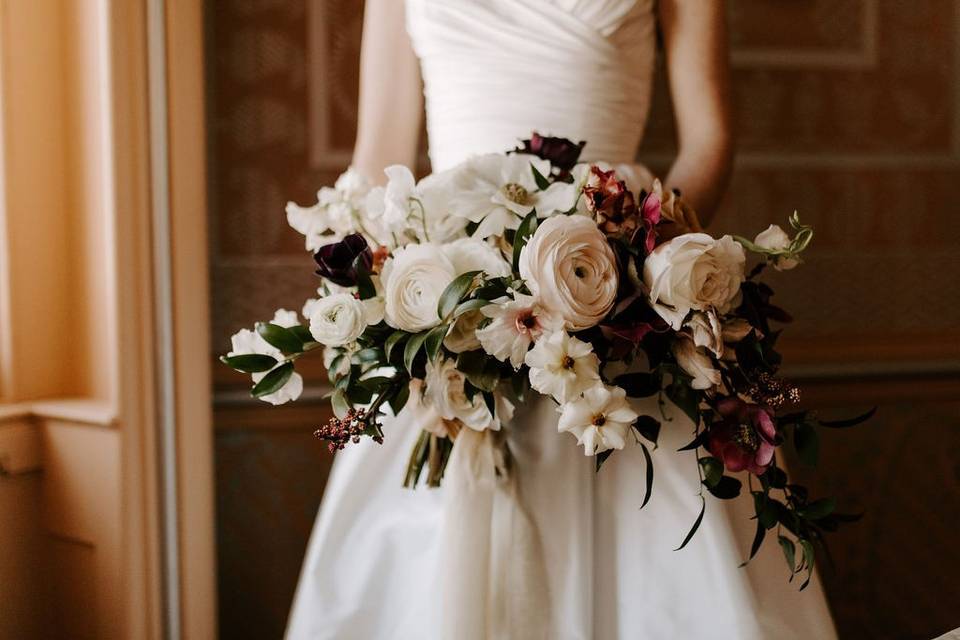 White vintage bride's bouquet