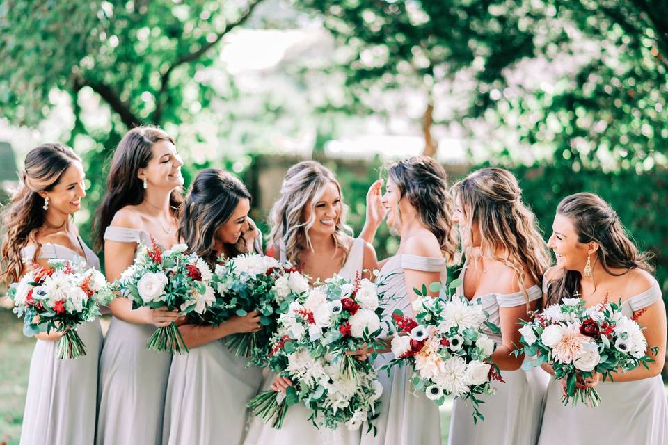 White & burgundy bouquets