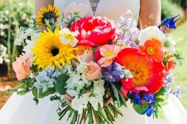 Colorful Coral bride's bouquet