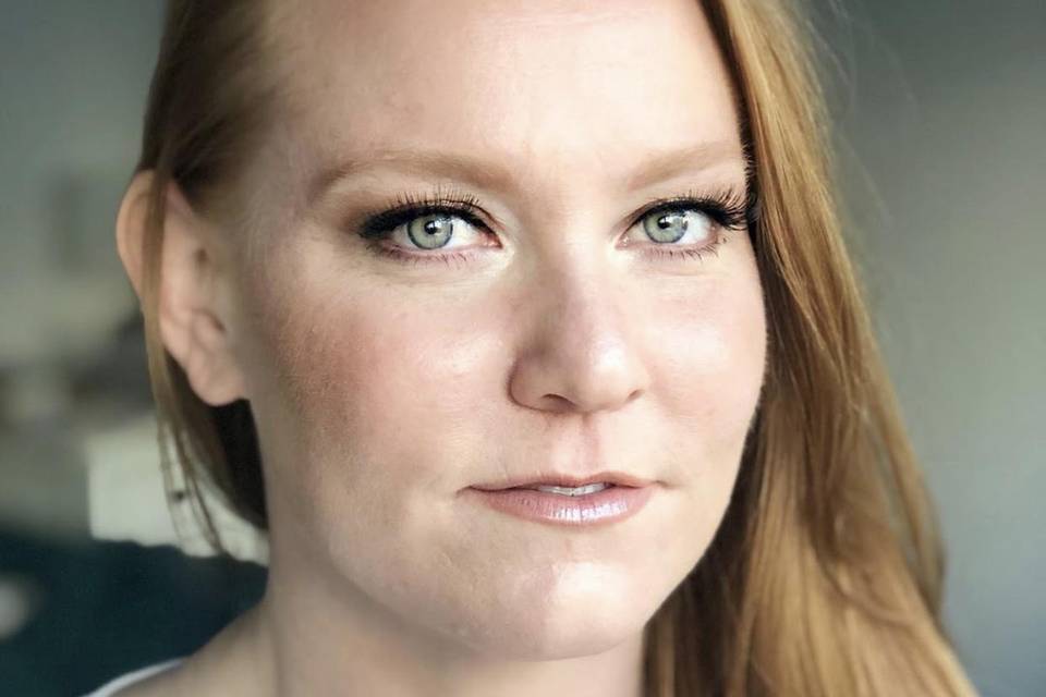 SANDY THINNES | MAKEUP ARTIST