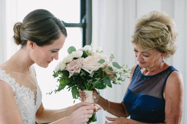 SANDY THINNES | MAKEUP ARTIST