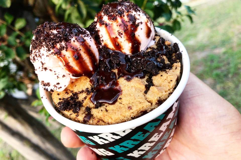 Kong's Cookie w/ Strawberry