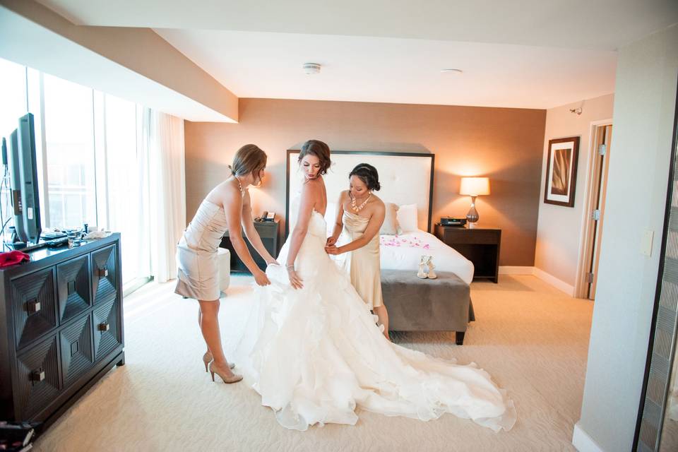 Bride and Bridesmaids in Suite