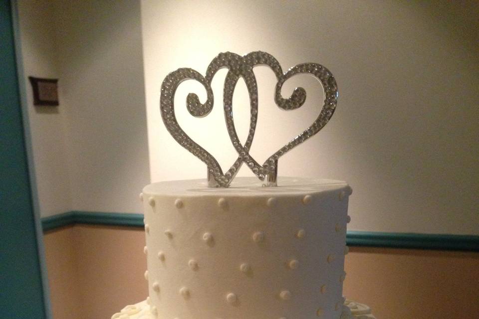 Classic elegance budget friendly cake.