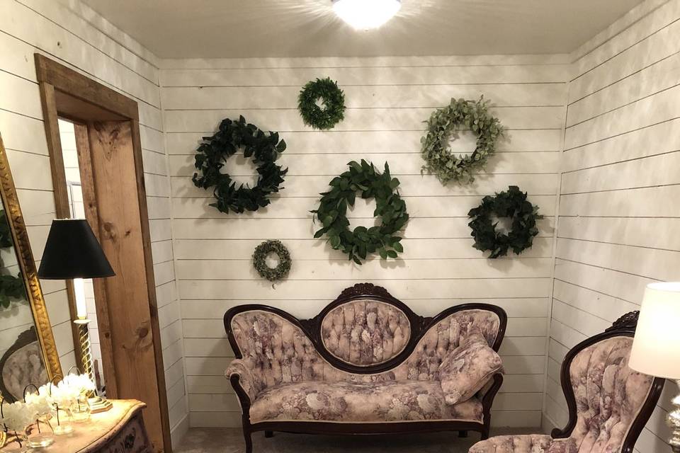 Sitting area in the bridal room