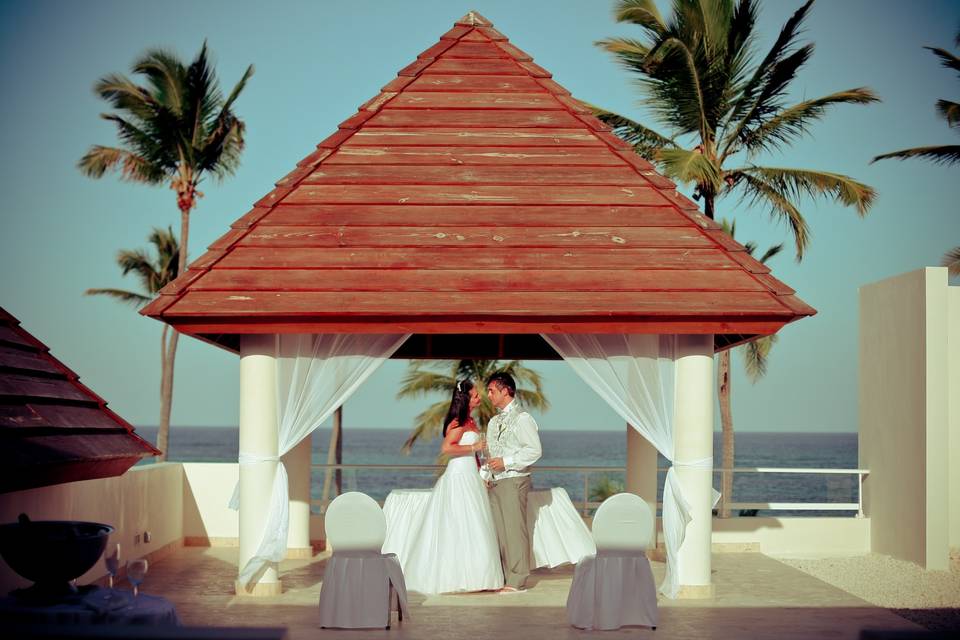 Love in the little chapel