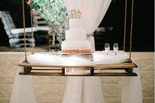 Suspended wedding cake table